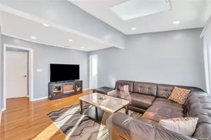 7 Hicks Cir, Hicksville, NY 11801 - Photo 5