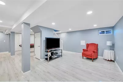 7 Hicks Circle, Hicksville, NY 11801 - Photo 15