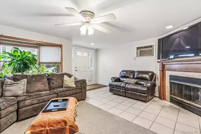 17 Whitehall Lane, New Hyde Park, NY 11040 - Photo 5