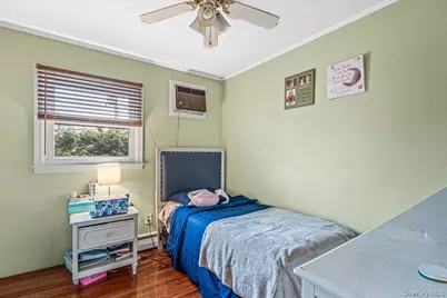 17 Whitehall Lane, New Hyde Park, NY 11040 - Photo 13