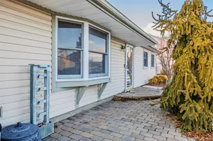 193 Glen Summer Rd, Holbrook, NY 11741 - Photo 3