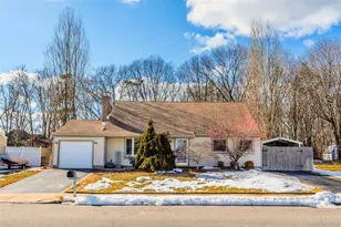 193 Glen Summer Rd, Holbrook, NY 11741 - Photo 35