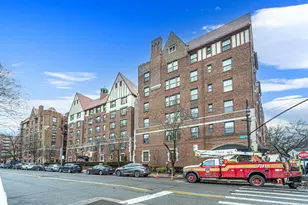 109-14 Ascan Ave, Forest Hills, NY 11375 - Photo 5