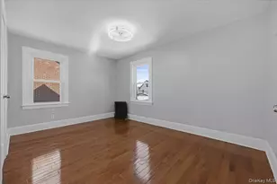 109-73 200th St, Saint Albans, NY 11412 - Photo 21