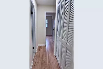 307 Norwalk Avenue, Medford, NY 11763 - Photo 5