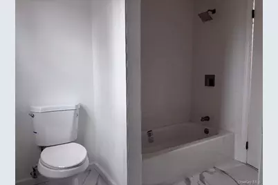 307 Norwalk Avenue, Medford, NY 11763 - Photo 9