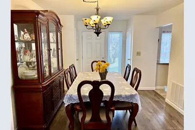 9 Willow Ct #9, Selden, NY 11784 - Photo 11