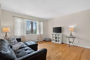 9 Eros Dr, Airmont, NY 10952 - Photo 5