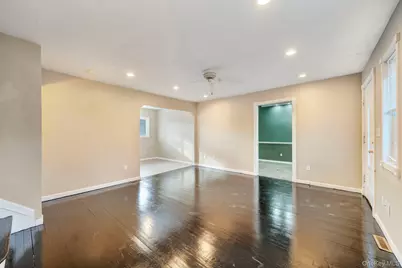 266 Ronkonkoma Avenue, Ronkonkoma, NY 11779 - Photo 5