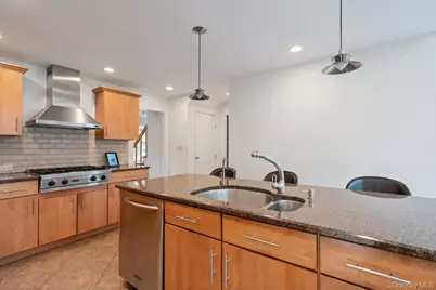 4 Newport Drive, Plainview, NY 11803 - Photo 19