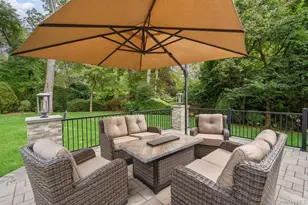 4 Newport Dr, Plainview, NY 11803 - Photo 39