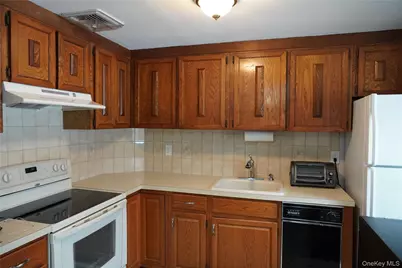 69 Meyer Lane, Medford, NY 11763 - Photo 7