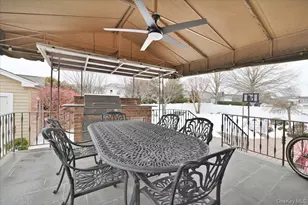 264 N Boston Ave, Massapequa, NY 11758 - Photo 23