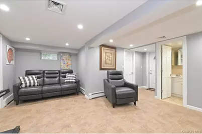 264 N Boston Avenue, Massapequa, NY 11758 - Photo 21