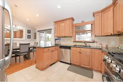 264 N Boston Avenue, Massapequa, NY 11758 - Photo 11