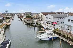 251 Arthur St, Freeport, NY 11520 - Photo 43