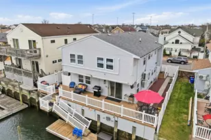 251 Arthur St, Freeport, NY 11520 - Photo 47