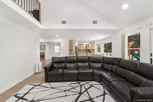 1662 Park Ave, New Hyde Park, NY 11040 - Photo 17