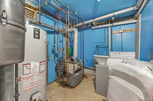 1662 Park Ave, New Hyde Park, NY 11040 - Photo 31