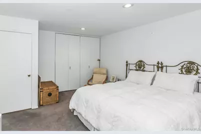 232 Linnet Court, Manhasset, NY 11030 - Photo 19