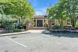 232 Linnet Ct, Manhasset, NY 11030 - Photo 23