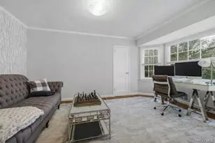 38 Hewlett Ln, Port Washington, NY 11050 - Photo 19