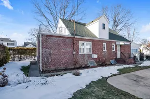 60 Aberdeen Rd, New Hyde Park, NY 11040 - Photo 17