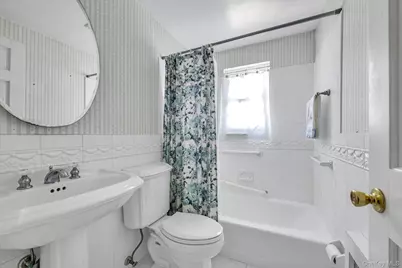 60 Aberdeen Road, New Hyde Park, NY 11040 - Photo 15