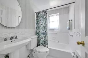 60 Aberdeen Rd, New Hyde Park, NY 11040 - Photo 15