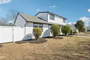 38 Somerset Road E, Amityville, NY 11701 - Photo 3