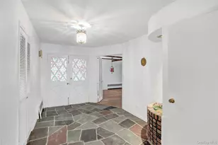 5 Chatham Pl, Dix Hills, NY 11746 - Photo 3