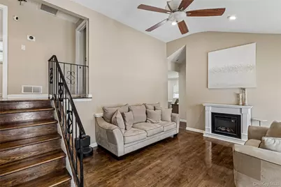 3011 Maine Avenue, Medford, NY 11763 - Photo 9