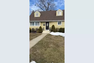 690 N Delaware Avenue, Lindenhurst, NY 11757 - Photo 1