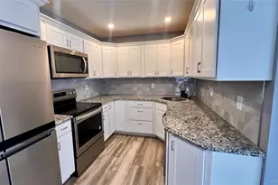 421 Weymouth Ct, Ridge, NY 11961 - Photo 7