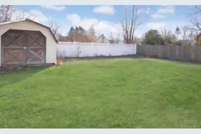 10 Bainbridge Avenue, Melville, NY 11747 - Photo 9