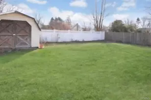 10 Bainbridge Ave, Melville, NY 11747 - Photo 9