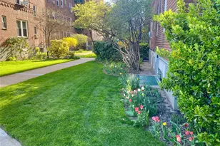 32 Cathedral Ave, Hempstead, NY 11550 - Photo 5