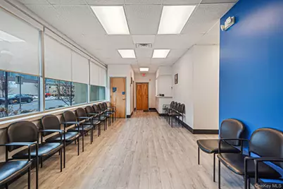 180 E Main Street, Bay Shore, NY 11706 - Photo 17