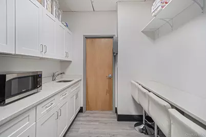 180 E Main Street, Bay Shore, NY 11706 - Photo 25