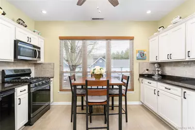 654 Birchwood Park Drive, Middle Island, NY 11953 - Photo 5