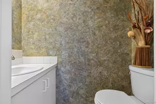 32 Stratford Green, Farmingdale, NY 11735 - Photo 21