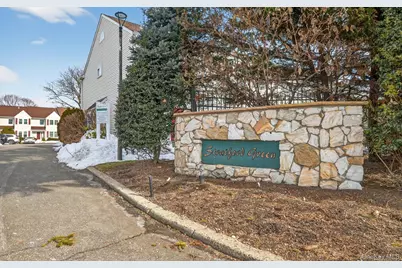 32 Stratford Green, Farmingdale, NY 11735 - Photo 1