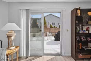 32 Stratford Green, Farmingdale, NY 11735 - Photo 17