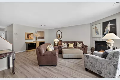 32 Stratford Green, Farmingdale, NY 11735 - Photo 15