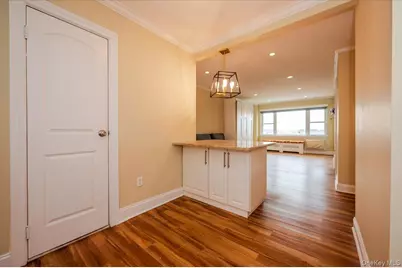 740 E Broadway #3L, Long Beach, NY 11561 - Photo 5