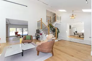 45 Carriage Ct, Muttontown, NY 11791 - Photo 7