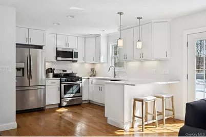 4 Stuart Court, Hampton Bays, NY 11946 - Photo 3