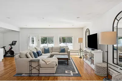 4 Stuart Court, Hampton Bays, NY 11946 - Photo 9