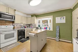 7 Constable Ln, Levittown, NY 11756 - Photo 5