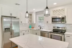 2 Fairview Rd, Hampton Bays, NY 11946 - Photo 3